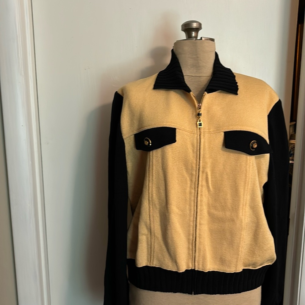 St. John ladies, vintage zip front sweater, jacket,size medium